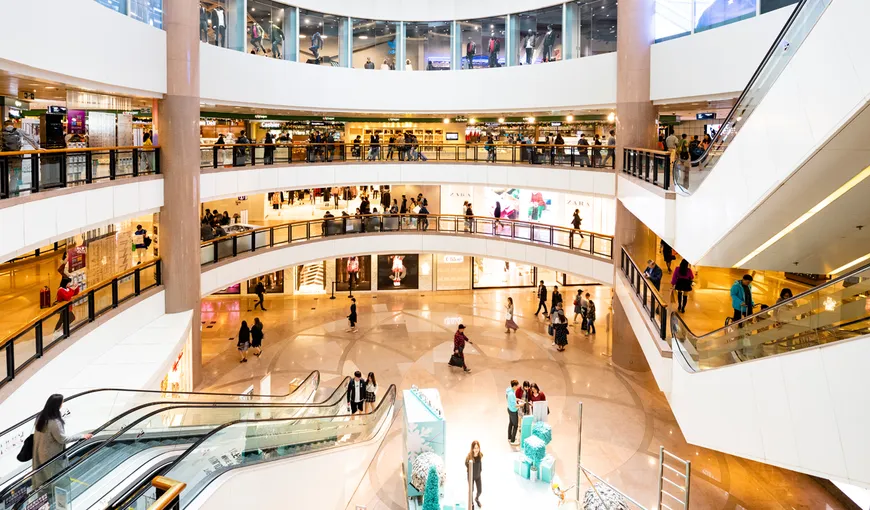 Mall-urile ar putea fi deschise din 15 iunie. Cinematografele şi locurile de joacă mai au de aşteptat
