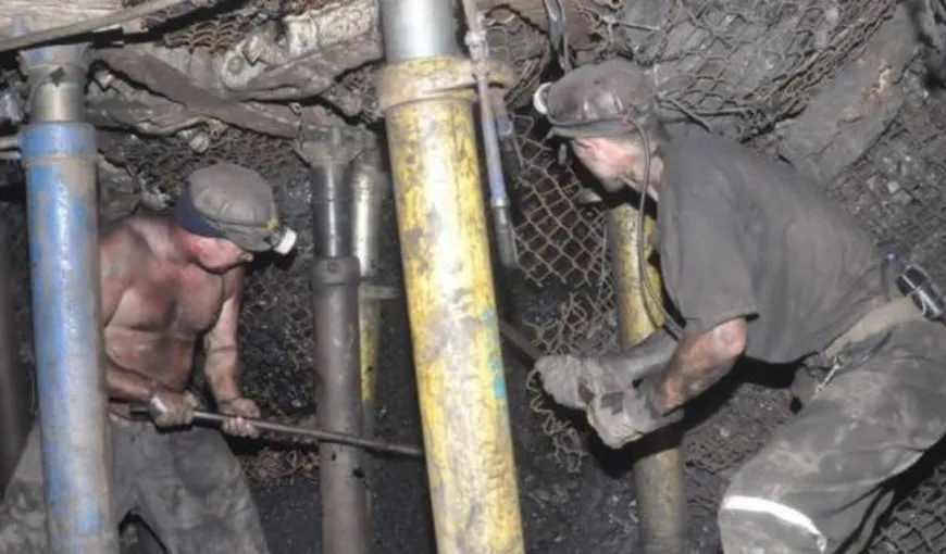 Mai mulţi mineri, intoxicaţi cu fum şi gaze toxice. A fost activat PLANUL ROŞU