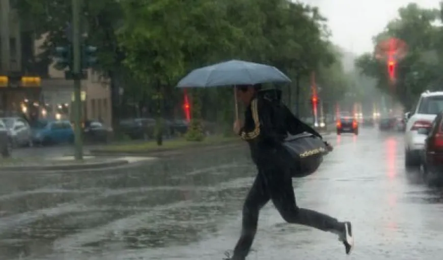 PROGNOZA METEO pentru Bucureşti. Ploi torenţiale, descărcări electrice şi temperaturi scăzute în Capitală
