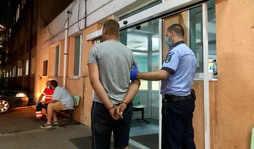 Scene desprinse din filmele de acţiune! Un poliţist din Botoşani a fost târât cu maşina de un şofer băut VIDEO