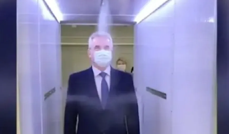 „Tunel dezinfectant” de acces la Vladimir Putin, cu senzori de luarea temperaturii şi recunoaştere facială