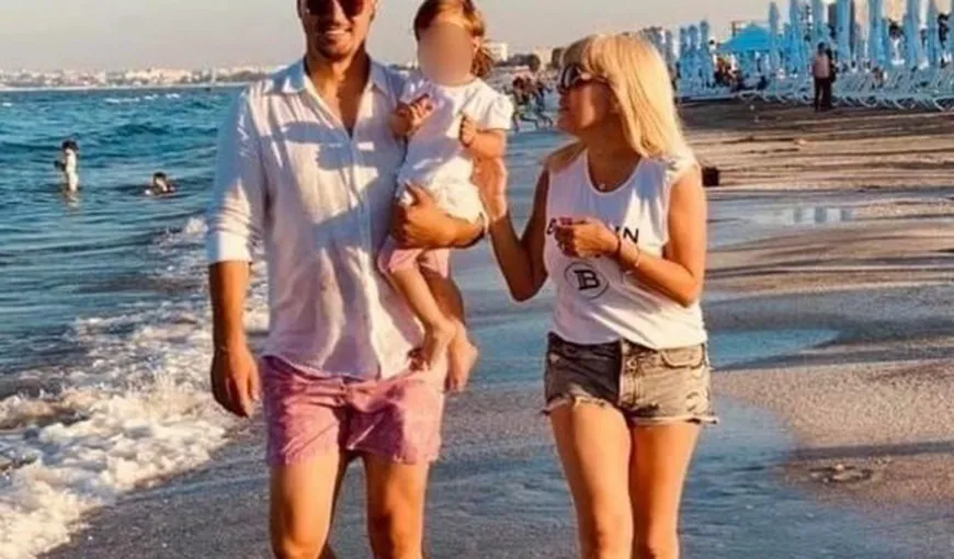 Elena Udrea, la plajă cu logodnicul şi fiica ei. Cum au fost surprinşi cei trei