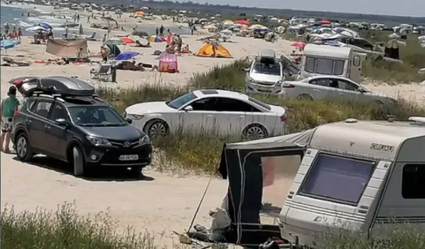 Mii de turişti şi sute de maşini în weekend pe plajele sălbatice de la Vadu, Corbu şi Capul Midia VIDEO