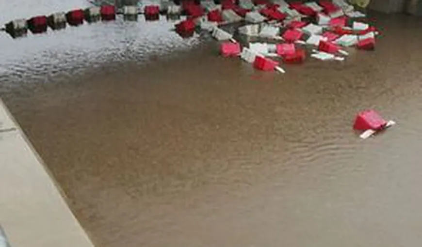 Pasaj inundat la Mogoşoaia! Un şofer a rămas captiv în mijlcul şuvoaielor