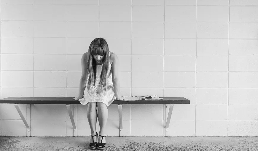 Drama cumplită a unei adolescente violate: „Am flashback-uri ale durerii. Nu mă mai pot dezbrăca la cabina de probă că încep să plâng”