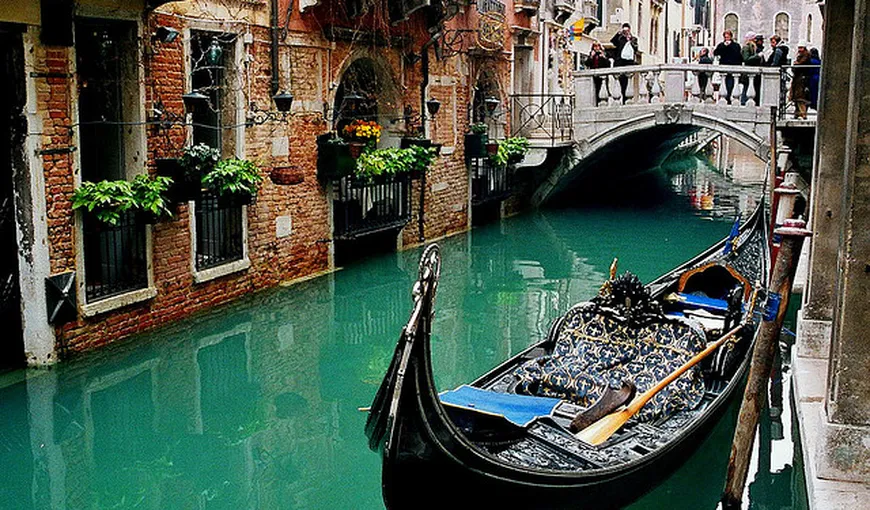 Decizia luată de Veneţia, după ce a constatat că vizitatorii săi sunt tot mai graşi: „Ambarcaţiunea se afundă şi ia apă”
