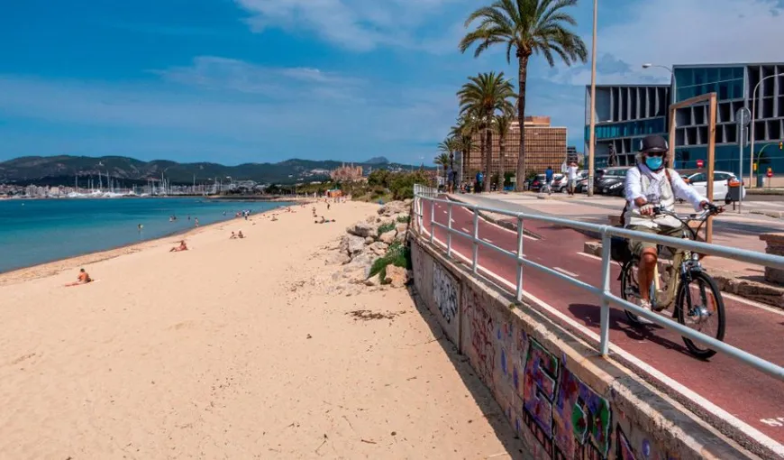 Autorităţile reintroduc restricţiile. Purtarea măştii pe stradă a devenit obligatorie la Ibiza şi Barcelona