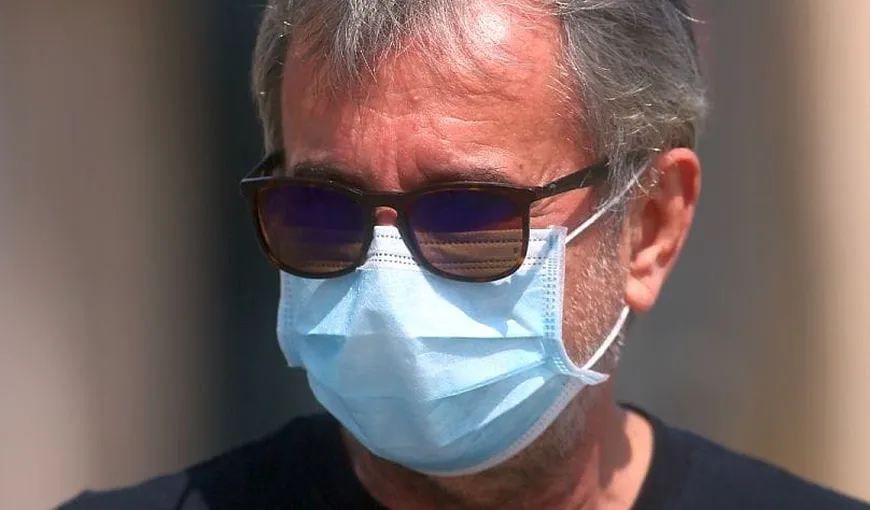 Epidemia poate fi controlată dacă 50% dintre oameni poartă mască. Provocarea unui medic reputat: „Se poate. Noi o purtăm de o viaţă”