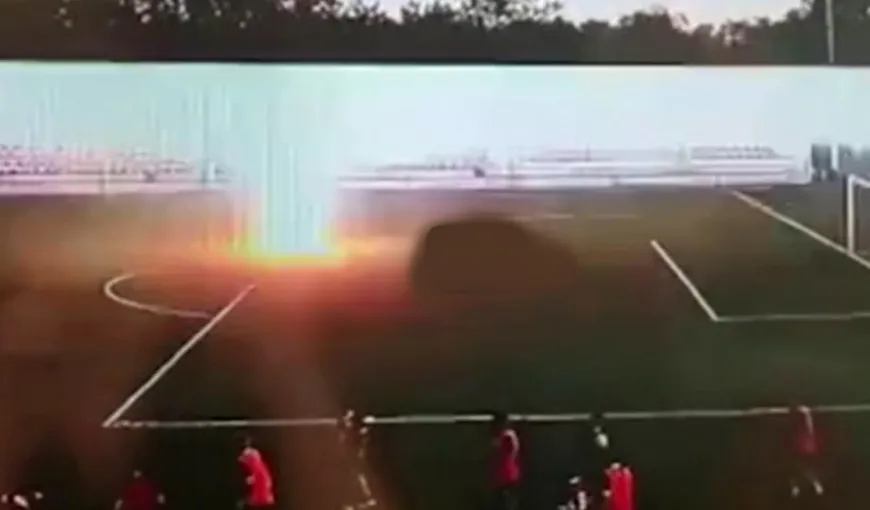 Fotbalist lovit de fulger în timpul antrenamentului. Este la spital în comă indusă VIDEO