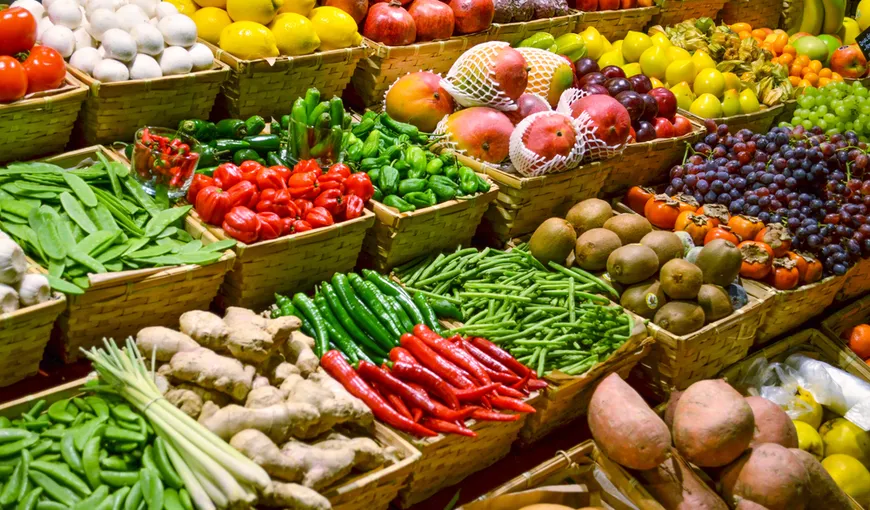 Preţul legumelor a explodat în supermarketuri, după închiderea pieţelor. Cât costă un kilogram de ardei