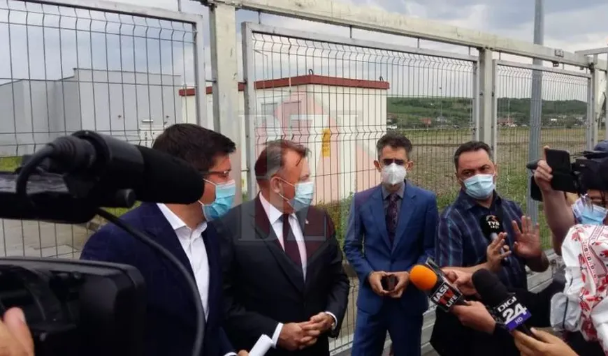 Nelu Tătaru, ţinut la poarta şantierului spitalului modular din Iaşi. „E doar o ambiţie politică a preşedintelui CJ”