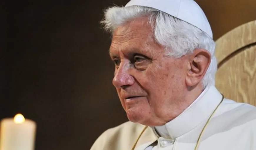 Papa Benedict al XVI-lea în stare gravă, aproape şi-a pierdut vocea