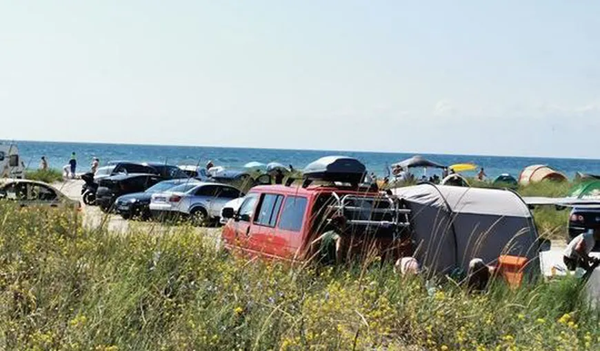 ARBDD a amendat cu 13.000 de lei campările ilegale şi maşinile parcate pe plajele de la Vadu şi Corbu