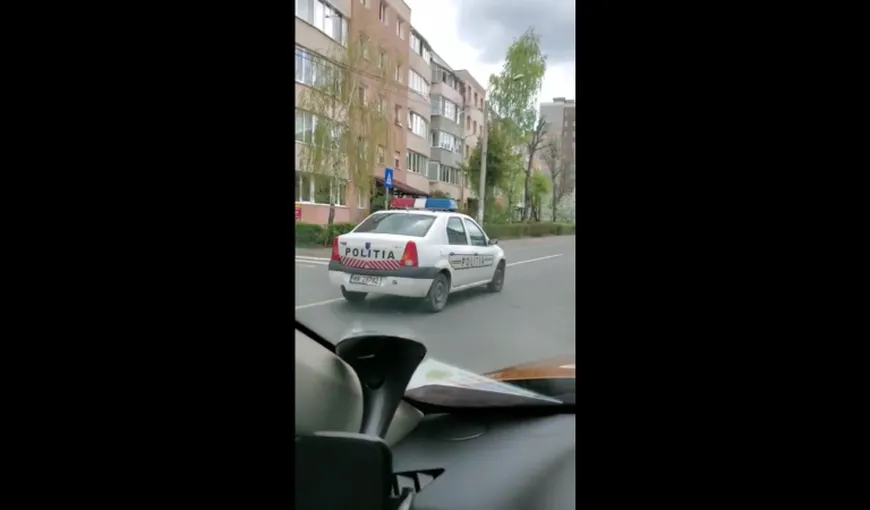 Maşină de Poliţie cu ITP-ul expirat, filmată în trafic VIDEO