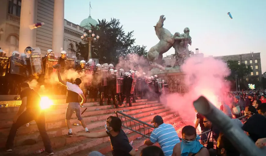 Serbia renunţă la reimpunerea izolării la Belgrad în urma manifestaţiilor violente