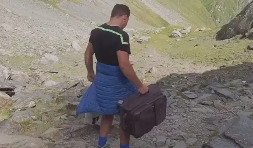 VIDEO Turistul cu troler şi boxa din care răsună manele, pe Vârful Moldoveanu. Imaginile au devenit virale Internet