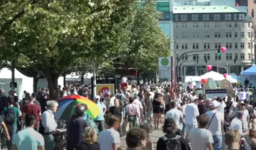 Manifestaţii în Germania. Aproximativ 1.000 de persoane au protestat împotriva purtării măştii