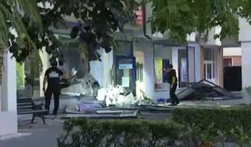 VIDEO Momentul în care bancomatele unei bănci din Otopeni sunt aruncate în aer