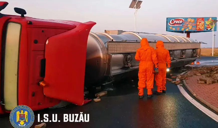 Pericol de explozie în Buzău! Cisternă cu 24 de tone de diluant, răsturnată într-un sens giratoriu
