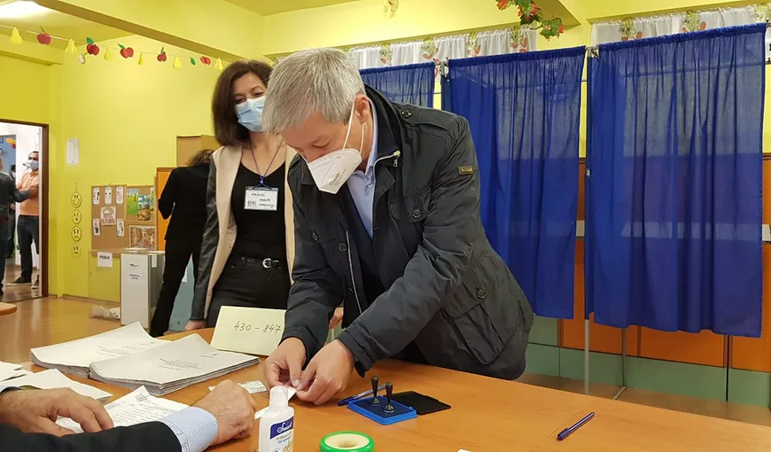 ALEGERI LOCALE 2020. Dacian Cioloş a votat în Zalău. „Nu mai e cazul să alegem răul cel mai mic. E foarte important să votăm astăzi”
