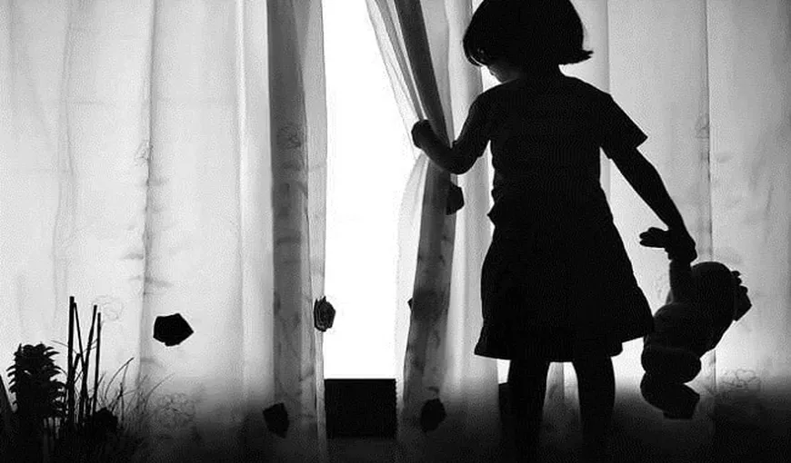 Caz şocant în Neamţ! O fetiţă de 4 ani a fost răpită din faţa casei şi supusă la perversiuni sexuale de unchiul ei