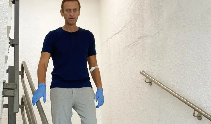 Alexei Navalnîi rupe tăcerea, după ce a început să meargă