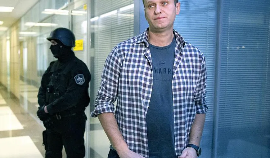 Aleksei Navalnîi este capabil să se dea jos din pat. Emmanuel Macron denunţă o tentativă de asasinat şi îi cere explicaţii lui Putin