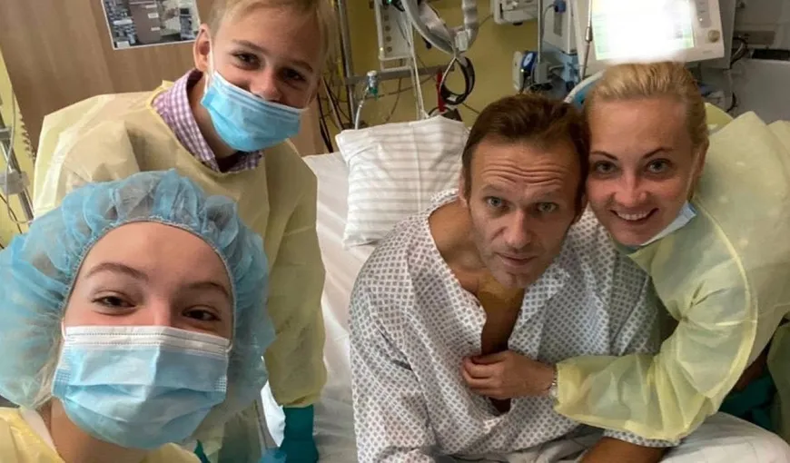 Alexei Navalnîi a fost externat, după o lună de spitalizare. Doctorii spun că e posibilă recuperarea sa completă