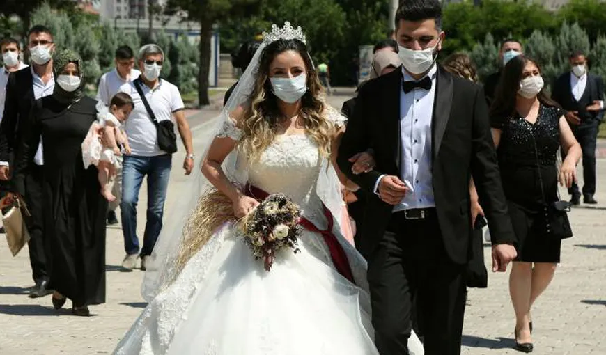 Turcia impune cele mai dure restricţii din pandemie. Nunţile durează maximum o oră, iar invitaţii n-au voie să danseze sau să mănânce