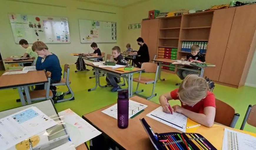Situaţie gravă în Republica Moldova. 5.000 de elevi şi 300 de profesori sunt în autoizolare. Câti au fost confirmaţi cu COVID