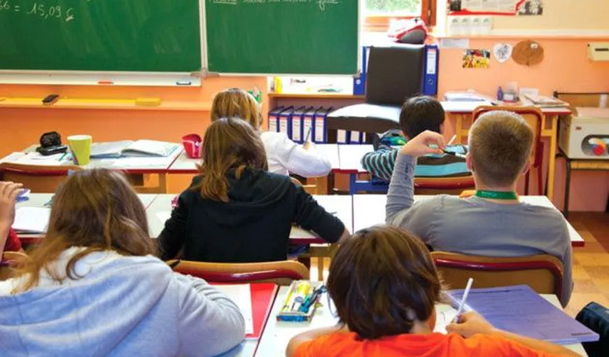 Peste 80 de şcoli din Franţa au fost închise din cauza îmbolnăvirii elevilor cu COVID-19