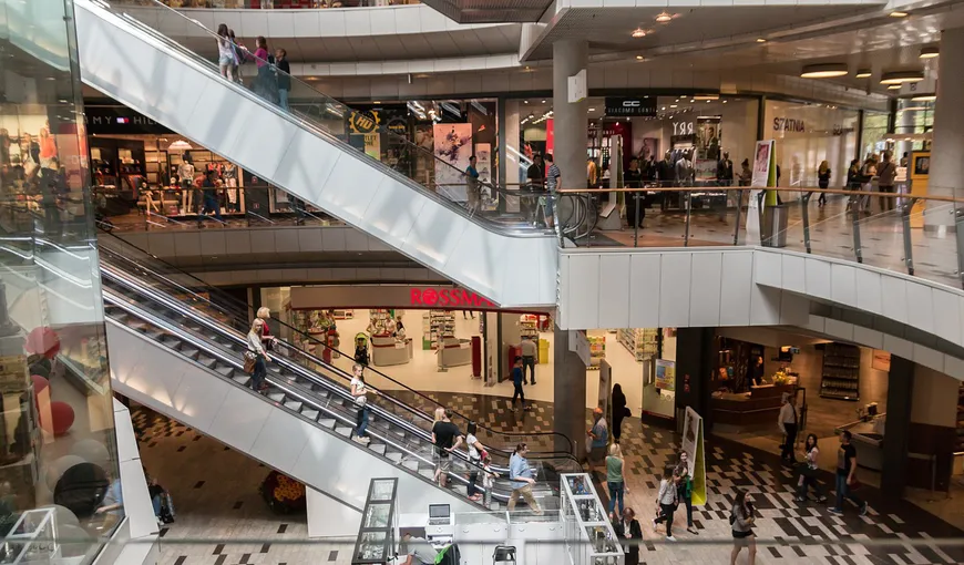 3.000 de magazine din malluri, care au fost închise în starea de urgenţă, vor primi ajutor financiar de la stat. Cum vor fi selectate