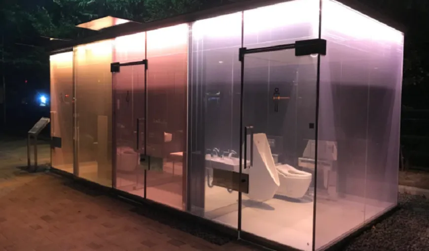 Toaletele publice transparente, noua atracţie la Tokyo: „Două lucruri ne interesează atunci când intrăm”