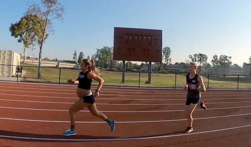 Incredibil. O sportivă însărcinată în NOUĂ LUNI a reuşit să alerge aproximativ doi kilometri într-un timp RECORD