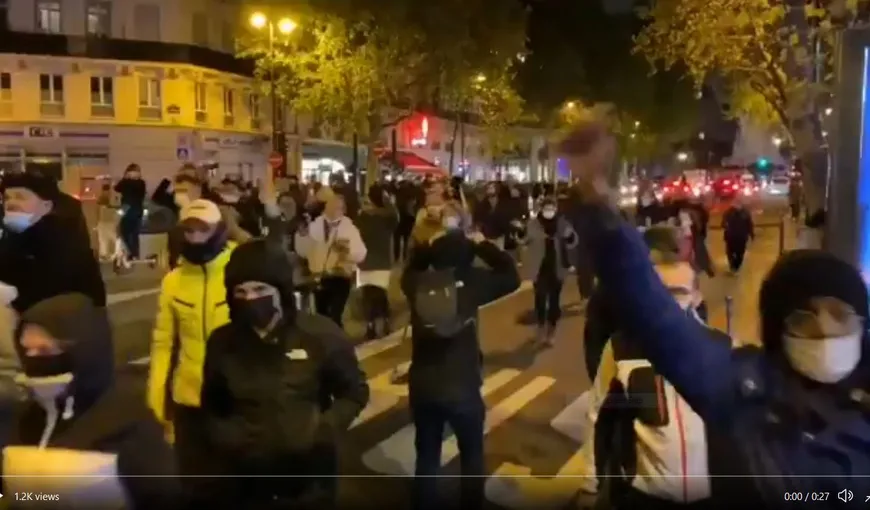 Protest de amploare în Paris faţă de măsurile anti-COVID. Sute de oameni sunt în stradă şi cer demisia preşedintelui Macron VIDEO