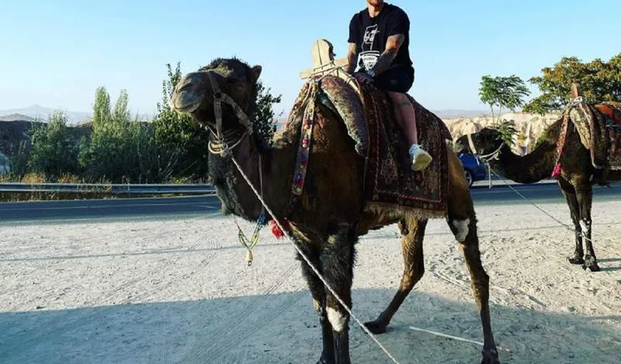 Alibec se plimba pe cămilă în timpul cutremurului din Turcia. Incredibil ce făcea Lung jr: „N-am simţit nimic!”