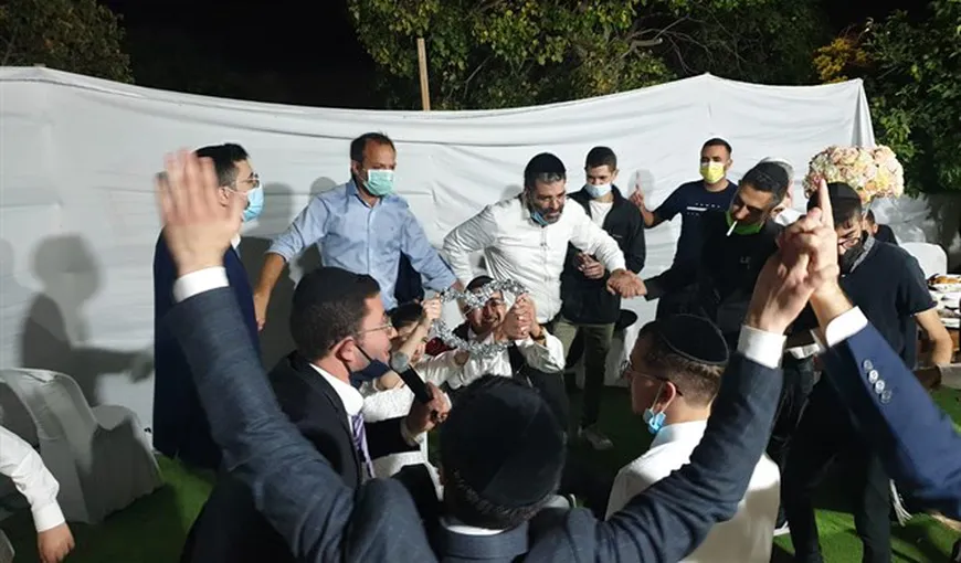 Nuntă „spartă” de poliţie, imagini uluitoare din Israel. Nuntaşii au fost luaţi pe sus de mascaţi VIDEO