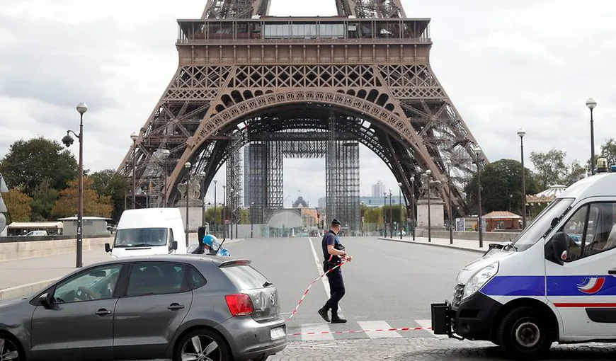 Parisul, sub teroarea ameninţărilor cu bombă. Zonele Arcului de Triumf şi Turnului Eiffel, evacuate din cauza unor alerte teroriste