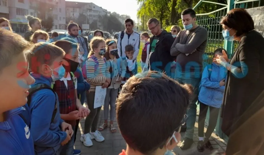 Purtarea măştilor de protecţie în jurul şcolilor devine obligatorie şi la Botoşani