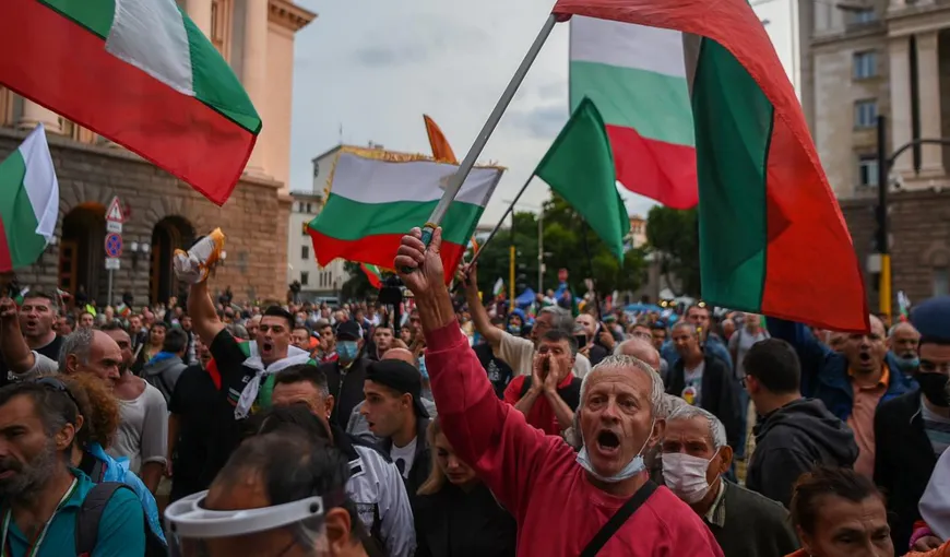 Autorităţile bulgare cedează şi impun restricţii în faţa celui de-al doilea val al pandemiei