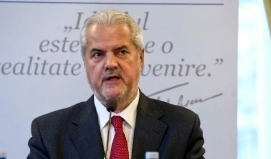 Adrian Năstase, după discursul lui Iohannis: „Pentru o astfel de sfidare a Constituţiei, ar fi trebuit suspendat”