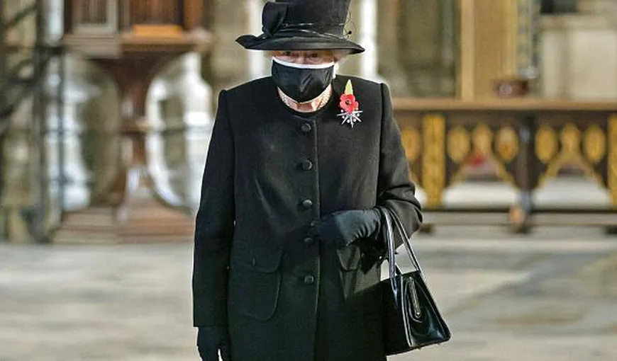 Regina Elisabeta a II-a a Angliei a apărut prima dată în public purtând mască