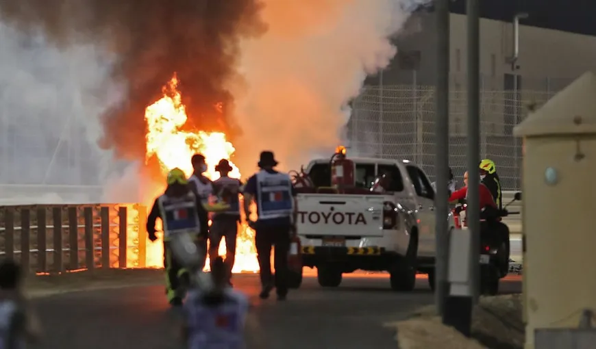 Formula 1, accident teribil! Maşina lui Romain Grosjean s-a rupt în două şi a luat foc în Bahrein FOTO şi VIDEO