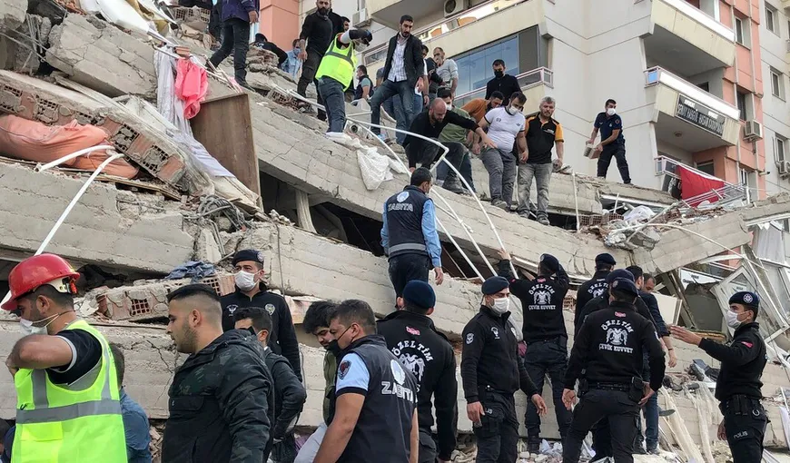 Dezastru după cutremurul din Grecia şi Turcia. Bilanţul: 51 morţi, circa 900 răniţi şi peste 100 oameni scoşi de sub dărâmături
