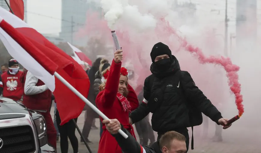 Proteste violente la Varşovia, împotriva restricţiilor din pandemie. Poliţia a folosit gaze lacrimogene