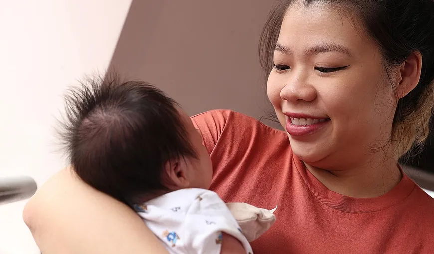 Primul bebeluş cu anticorpi împotriva coronavirusului s-a născut în Singapore