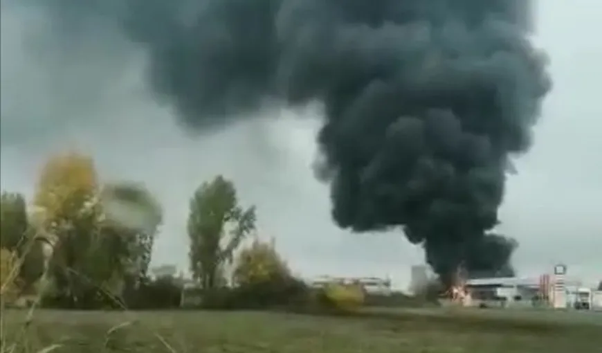 Incendiu la o benzinărie din Prahova. O cisternă a luat foc
