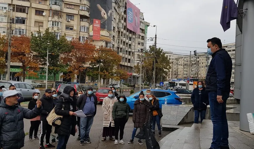 Protest al asistaţilor social din Ploieşti, REVOLTAŢI că au fost chemaţi la curăţenie. Primarul le taie banii dacă refuză munca