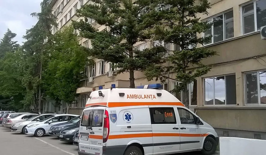 Scandal la spitalul județean Ploiești. Rudele unui pacient au lovit cu pietre o ambulanță