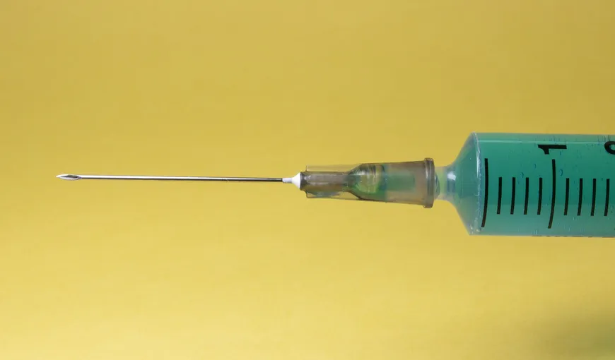 Vaccinul anti-covid produs de AstraZeneca, eficient datorită unei greşeli. Ce s-a întâmplat
